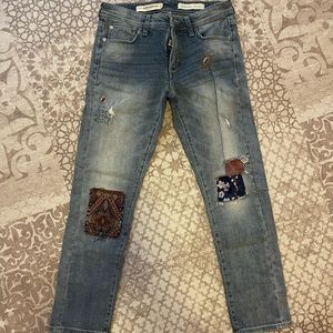Anthropologie- Pilcro and Slim Boyfriend Patches/Embroidered Jeans Size 27